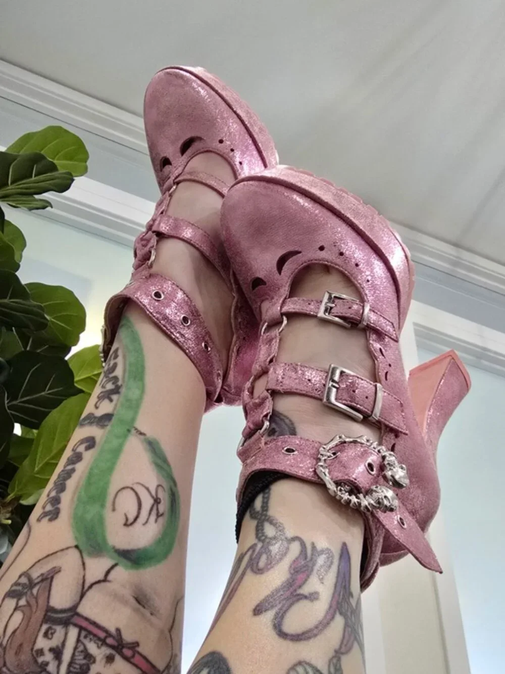 Ellie ✦ DAPHNE Pink Chunky Platform Heels ✦ Metallic Skull Buckle Size 9 NWT